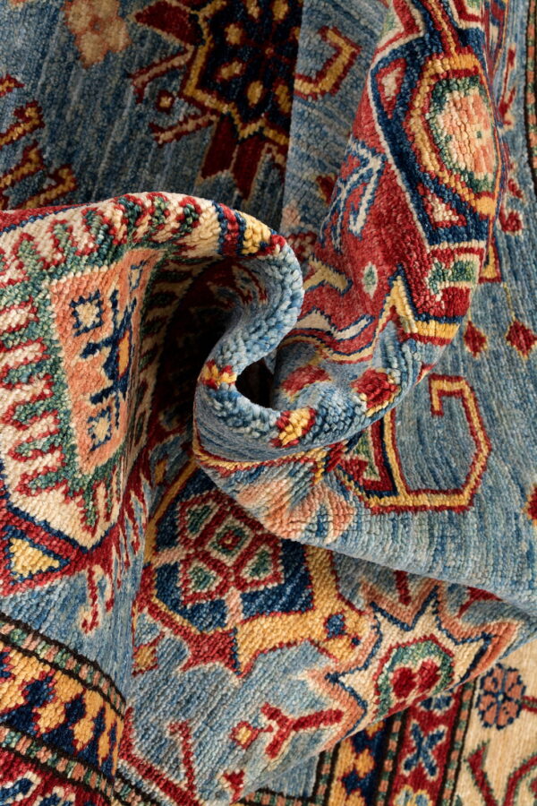 Fine Kazak Rug 262cm x 173cm / 8'7'' x 5'8'' - Image 2