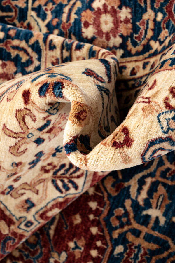 Fine Chob Rang  300cm x 208cm / 9'10'' x 6'10'' - Image 2