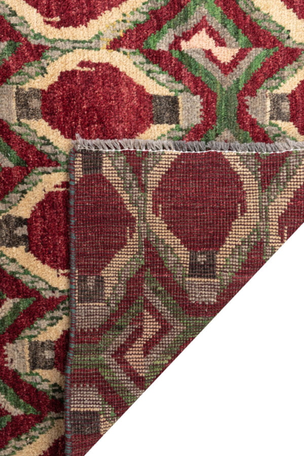Darya 177cm x 124cm / 5'10'' x 4'1'' - Image 6