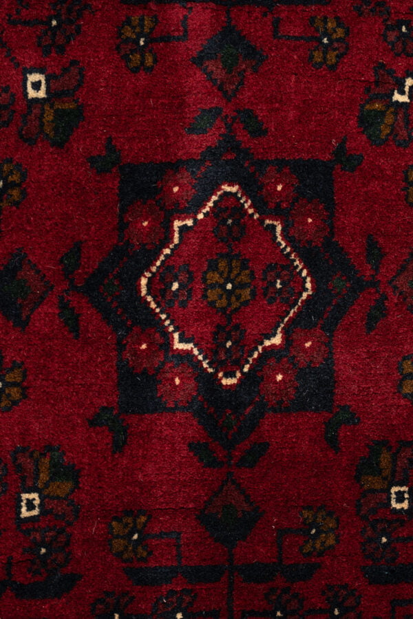 Khan 597cm x 64cm / 13' x 2'1'' - Image 6