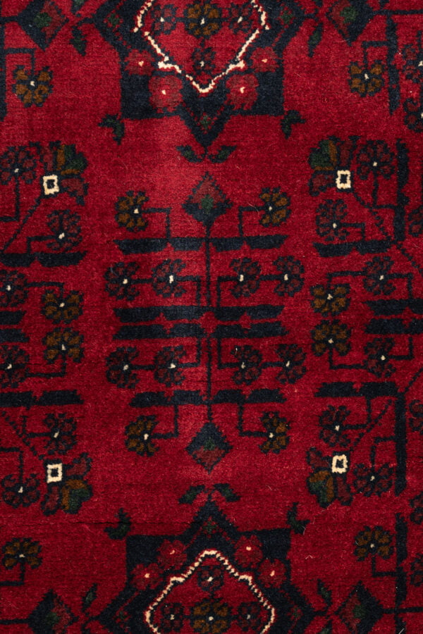 Khan 597cm x 64cm / 13' x 2'1'' - Image 7